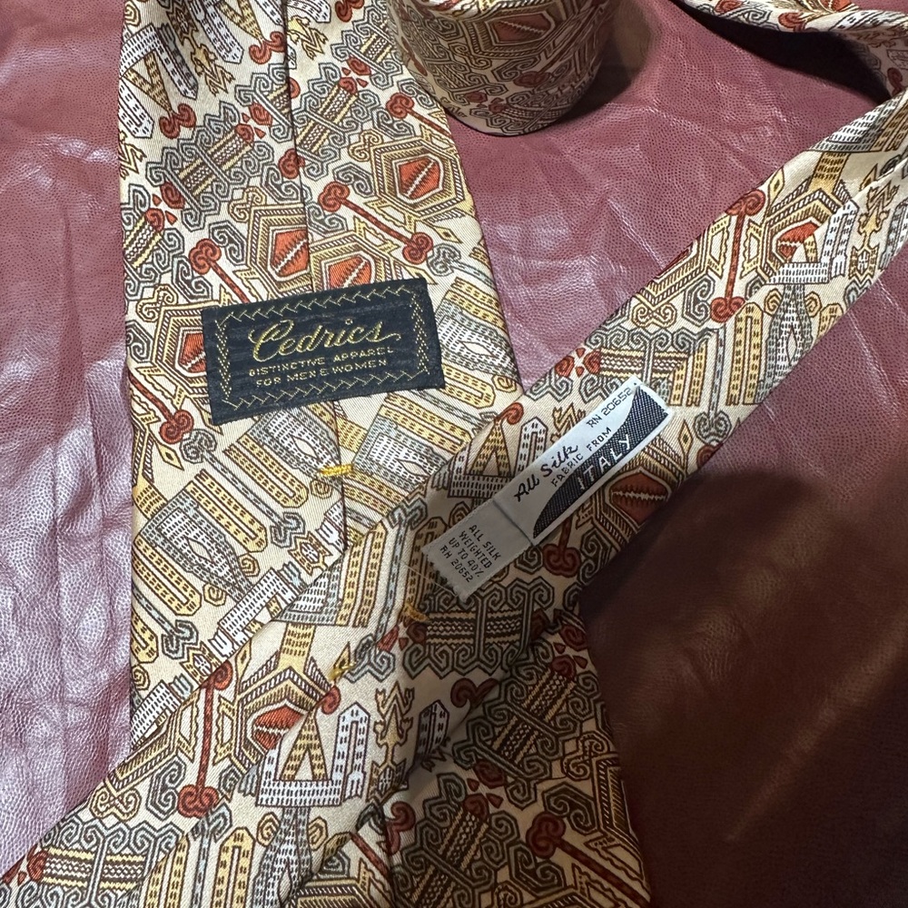 Geometric Patterned Tie - Picture 2 of 5